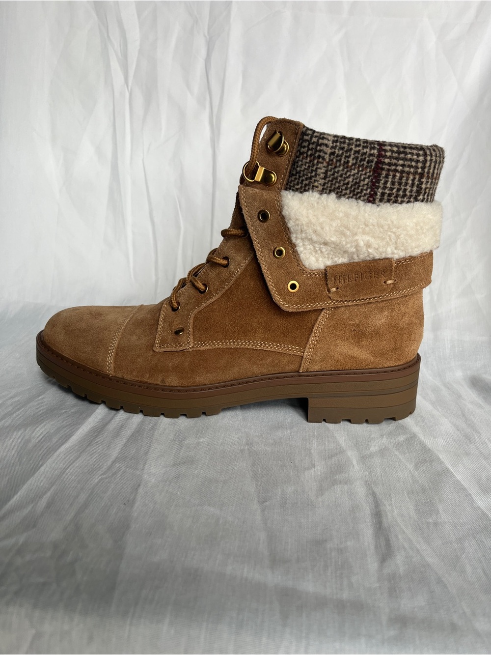 NWOB Tommy Hilfiger Women's Dyan Suede Ankle Boots:  Cottagecore Winter Size 9.5